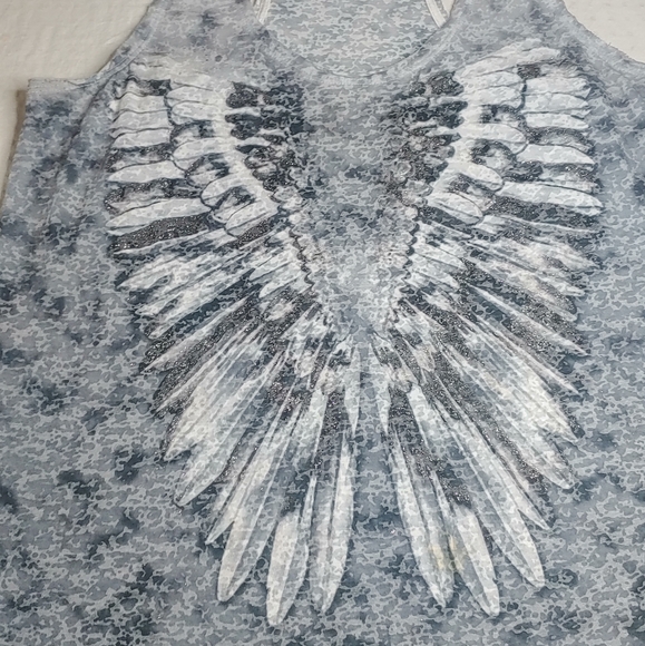 Rock & Republic Tops - Rock & Republic B&W Feather Design Bling Tank - Beautiful! Large